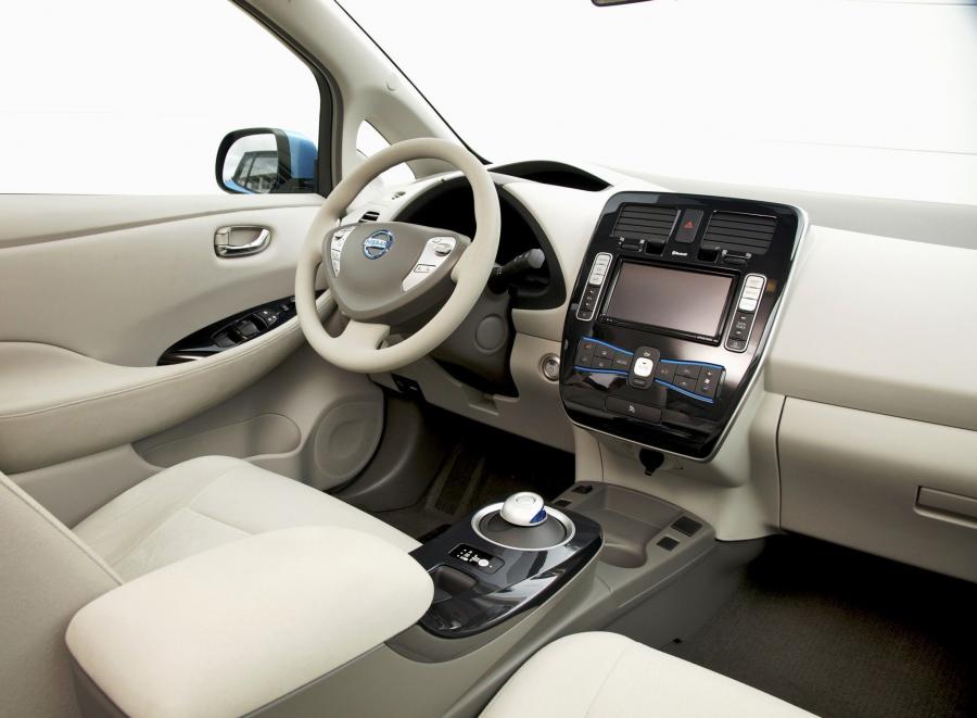  Nissan Leaf 2010 года  (фото 16 из 77)